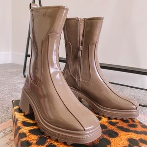 Step Outta Line Rain Boots